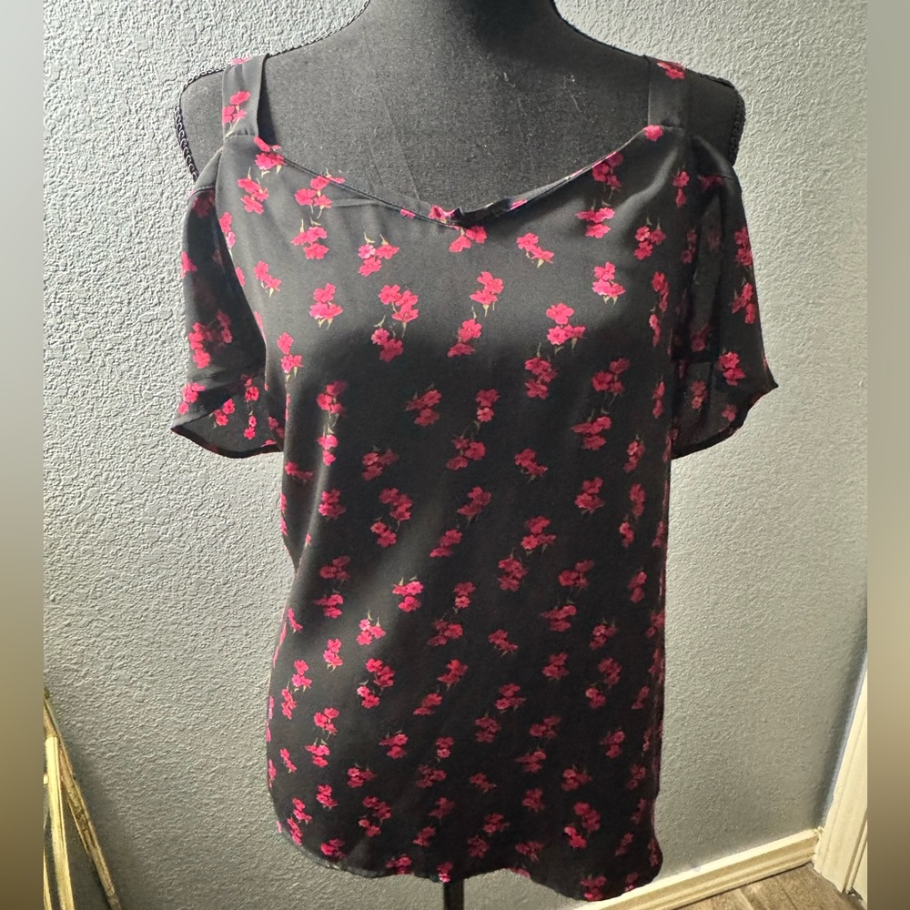 Worthington Black and Pink Relaxed Short Sleeve Blouse